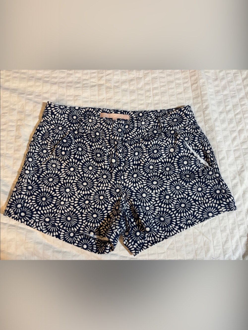 Hutch Navy White Geometric Print Shorts Sz 6 Made in NYC 97% Cotton 3% Spandex